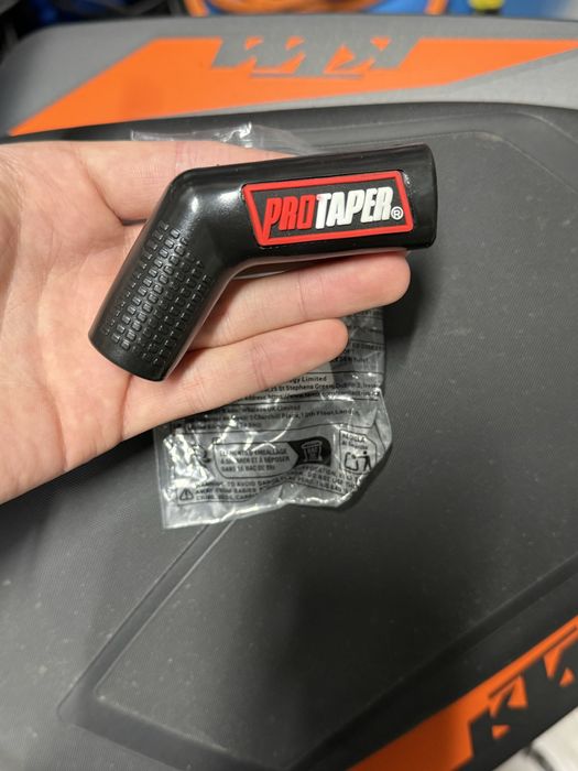 Гумено предпазно краче за лост на съединителя – защита за обувки