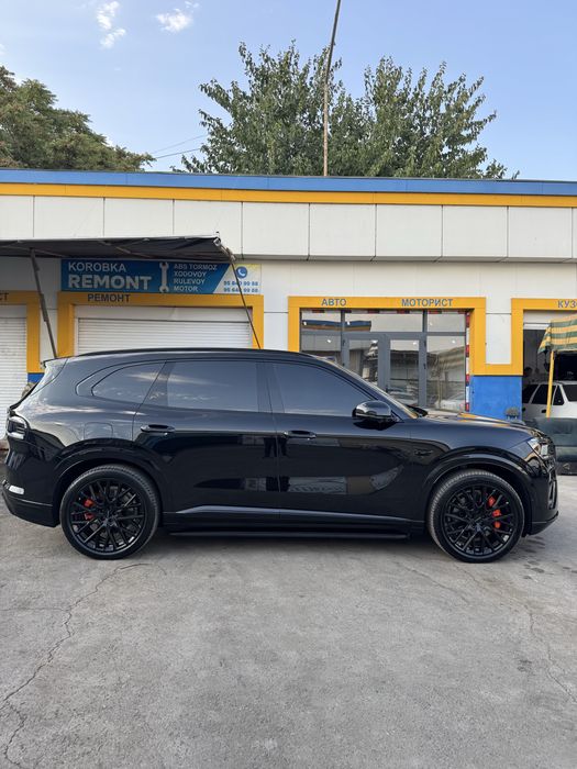 Zeekr 8X Black obsidion 2026