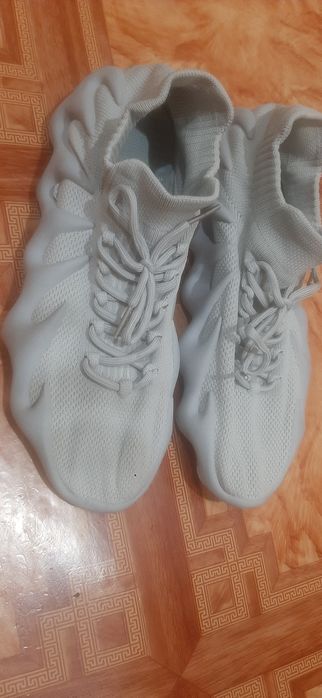 Кроссовки Новые !!!