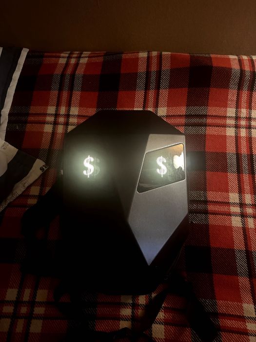 Продам рюкзак противоударный  с экранами.