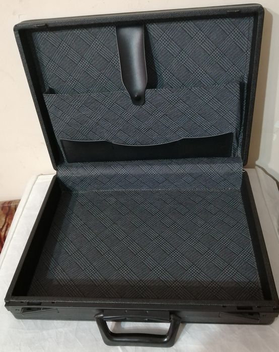 Кожен куфар за документи