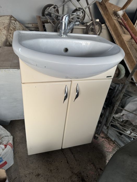 Продам раковину со шкафом