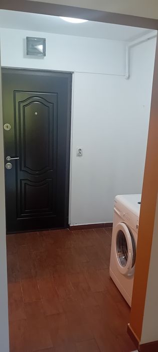 Închiriez garsoniera