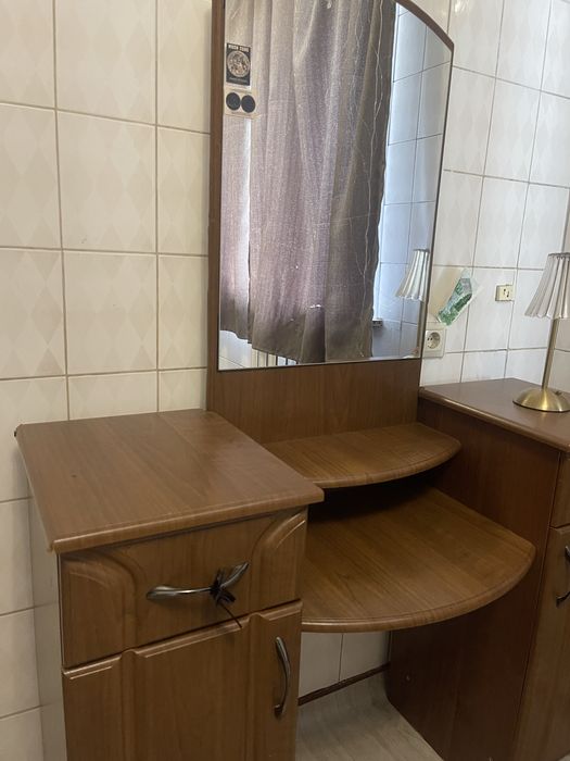 Туалетный столик, отличное состояние помогу с грузчиком!