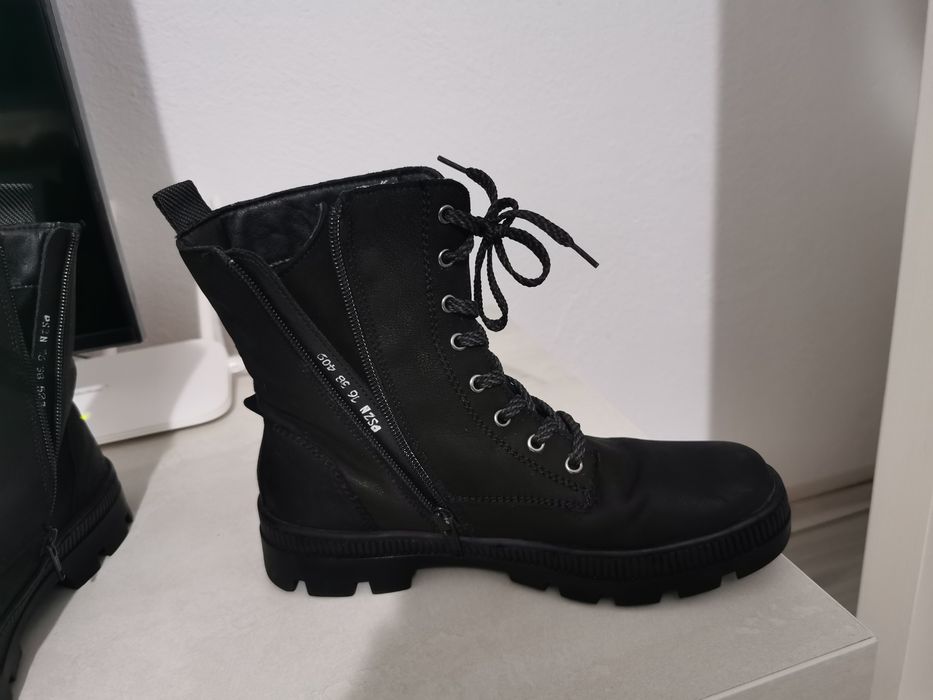 Vând ghete pentru femei