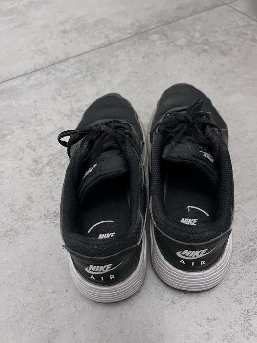 Кроссовки NIKE оригинал б/у 37.5