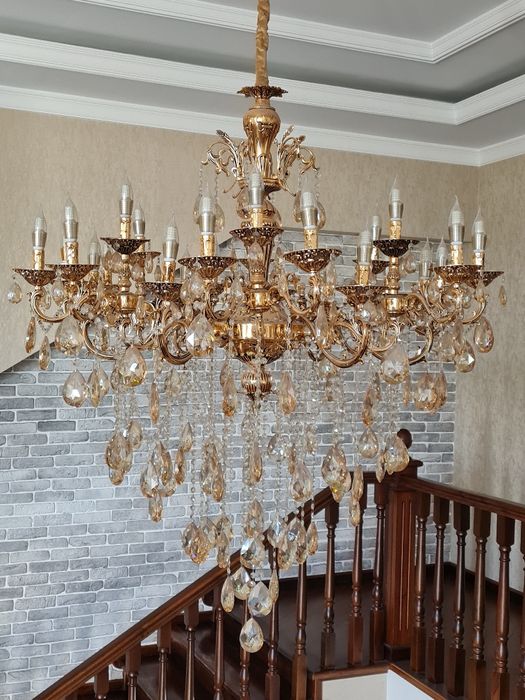 Продаётся 24 рожковая хрустальная люстра в классическом стиле.