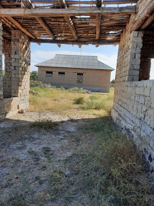 Курилиши битмаган уй