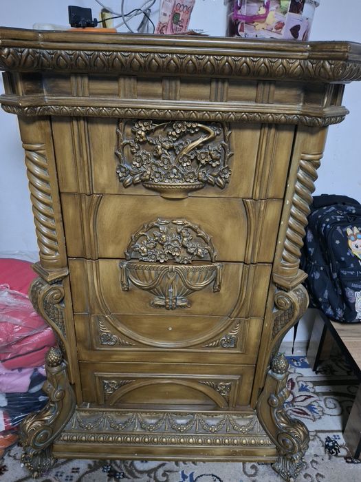 Продам спальный гарнитур