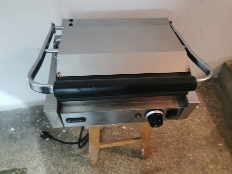 Vand grill electri /toaster si minivitrina frigorifica