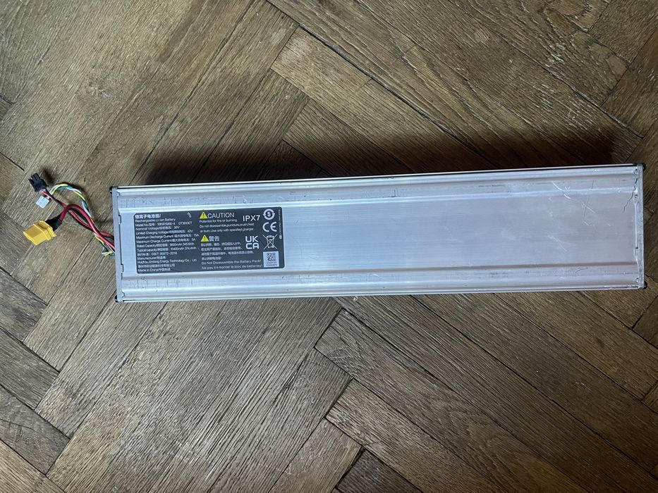 Vînd baterie trotinetă electrică 36v si 15A