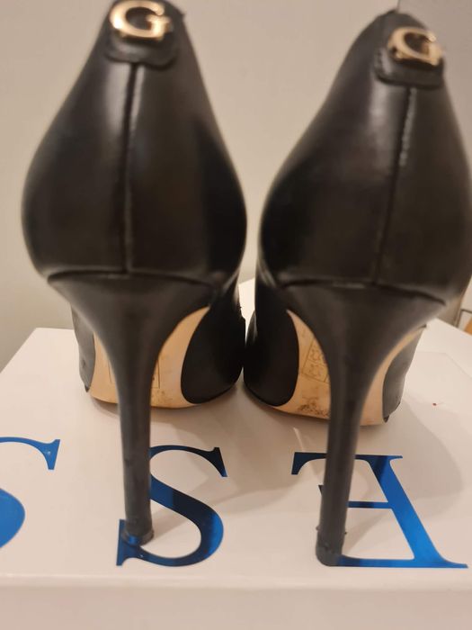 Дамски обувки на Guess