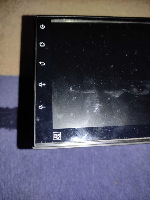 Продам универсальную магнитолу E5