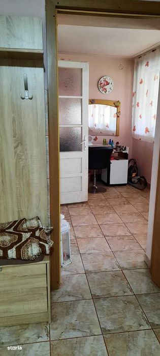 Casă cu 5 camere, garaj și pivniță