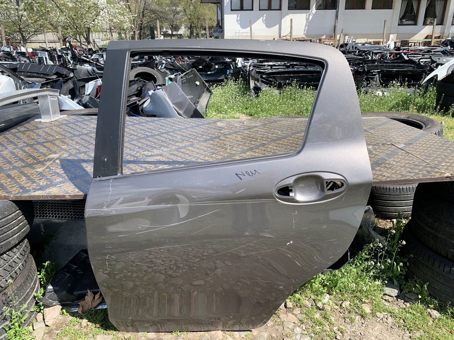 Врата Toyota Yaris