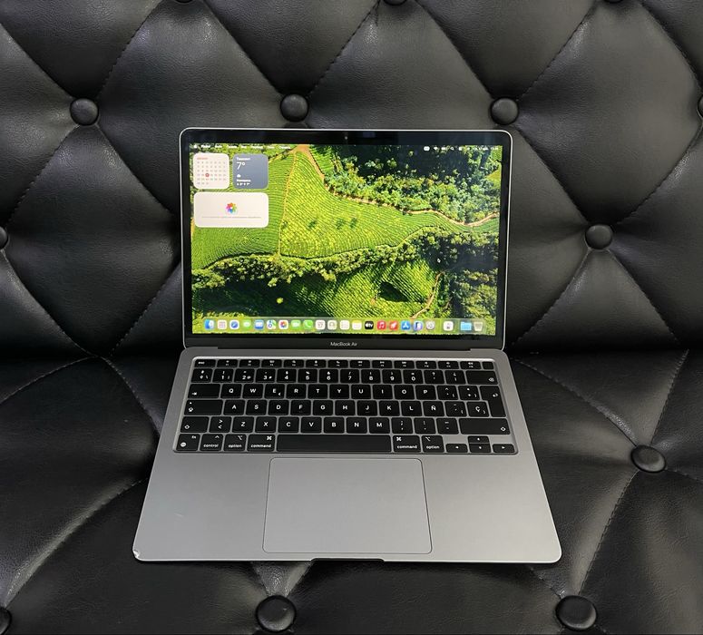 Apple MacBook Air M1 2020 года в плохом состояние