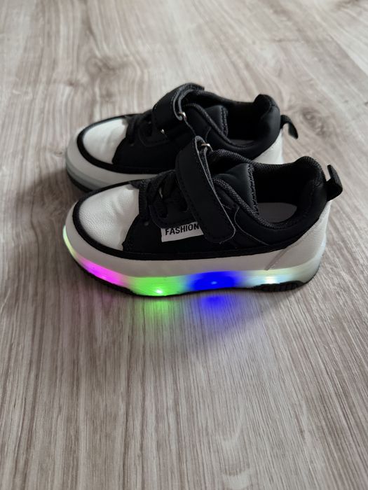 Adidasi noi copii nr 25