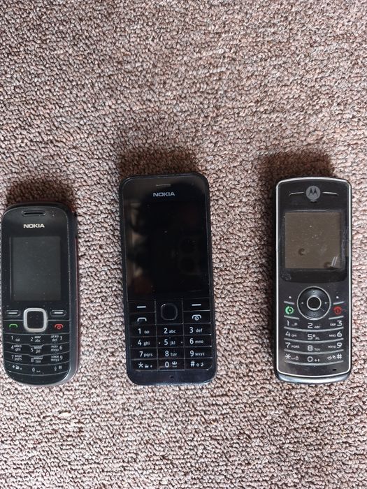 Лот телефони с бутони Nokia и Motorola