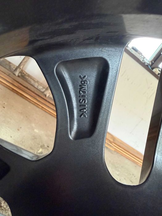 Комплект оригинални джанти и гуми за Land Rover Defender 110