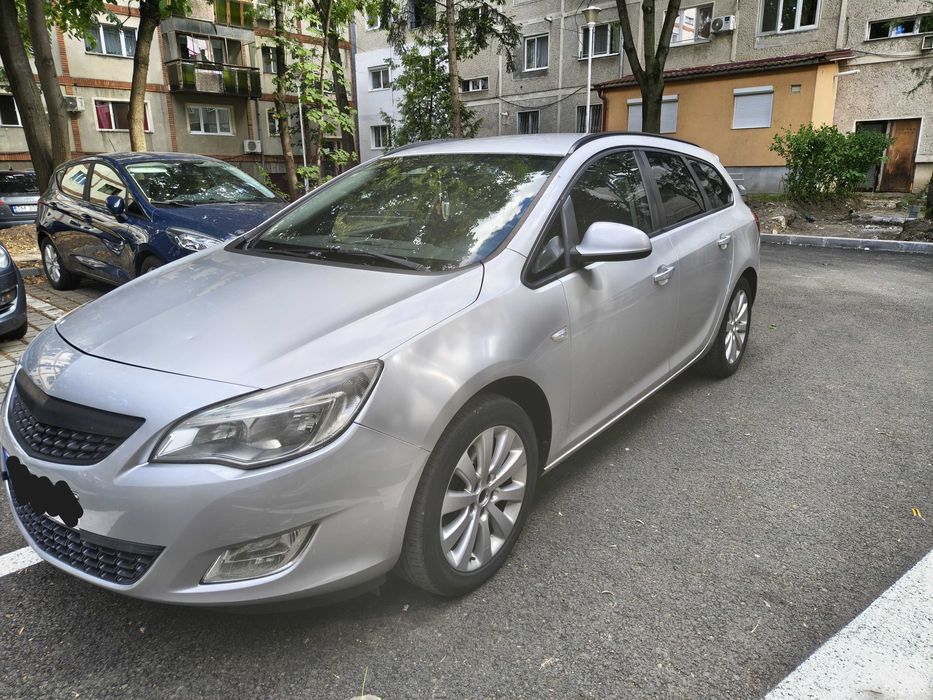 Opel Astra J din 2011, motor 2.0 cdti 165 cp