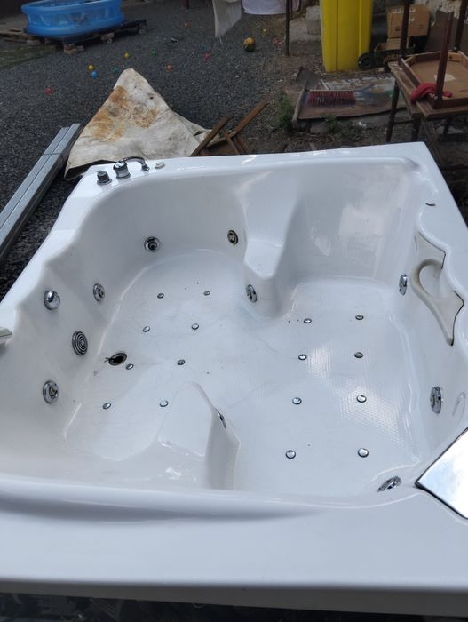 Jacuzzi perfect ficțional