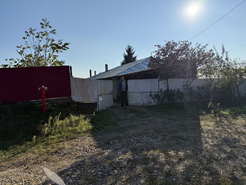 Vand casa cu garaj in Cernicari