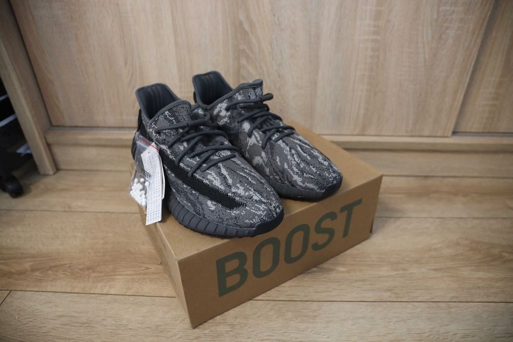 Yeezy 350 v2 Dark Salt 41