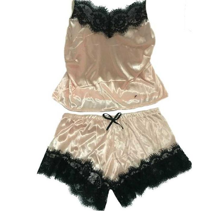 Елегантна дамска пижама