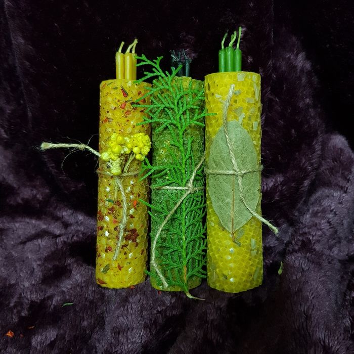 Чёрные катаные свечи из  натуральной вощины