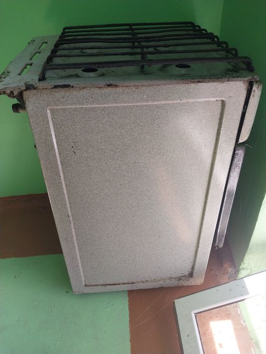 Газ плита сотилади.б/у