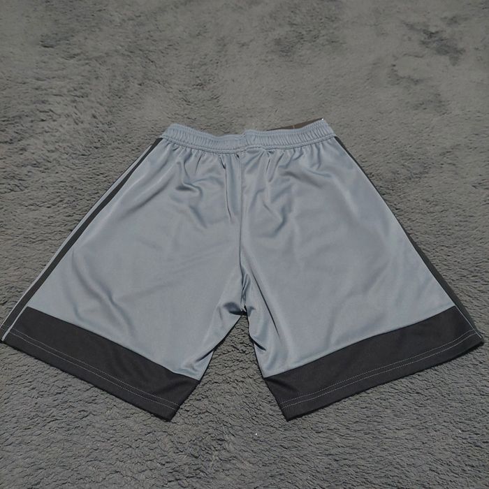 Pantaloni scurti adidas cu buzunare  cu fermoar