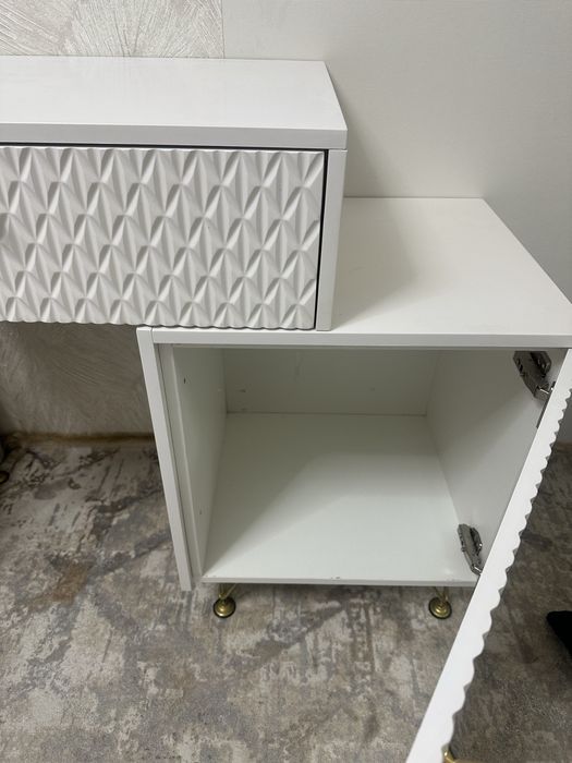 Продам туалетный столик тумба