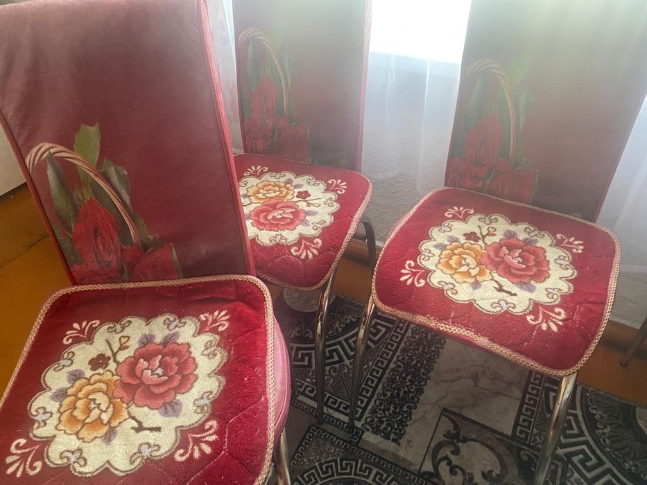 Продам кухонные стулья