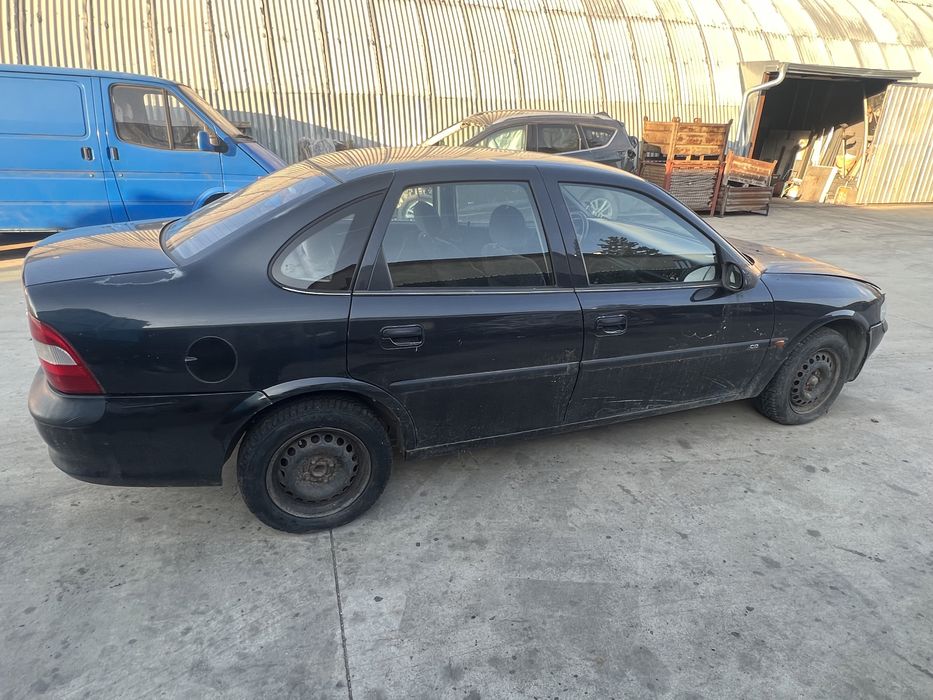 Opel Vectra B 2.0 дизел НА ЧАСТИ