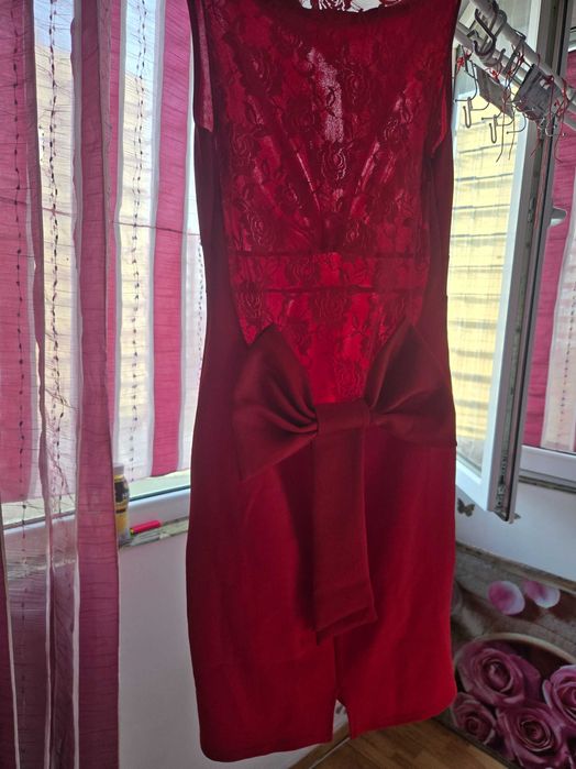 Продавам рокли М размер