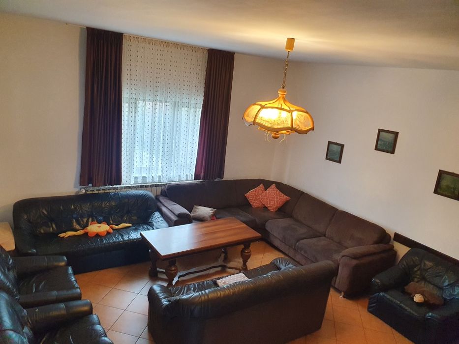 Inchiriez Cabana-Casa pentru Petreceri private.