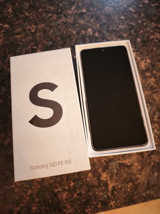 Телефон Samsung S21 FE