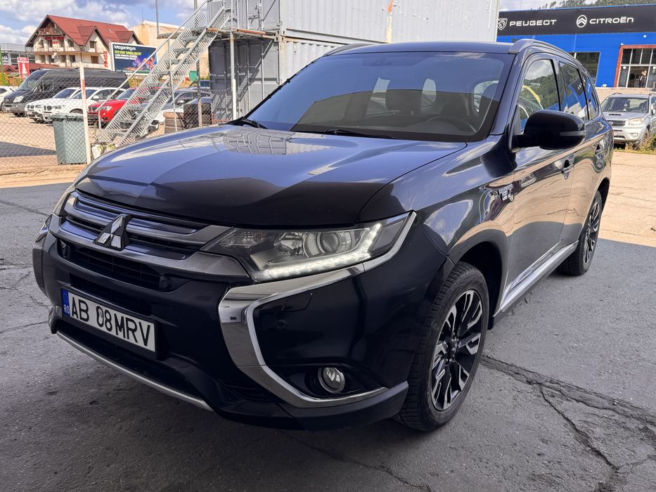 Mitsubishi Outlander 2.0 Hybrid 2016 avariat lovit