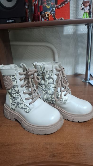 Продам зимние сапожки на девочку
