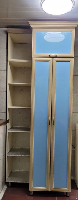 3та  Кухонный гарнитур . Ошхона мебели сотилади