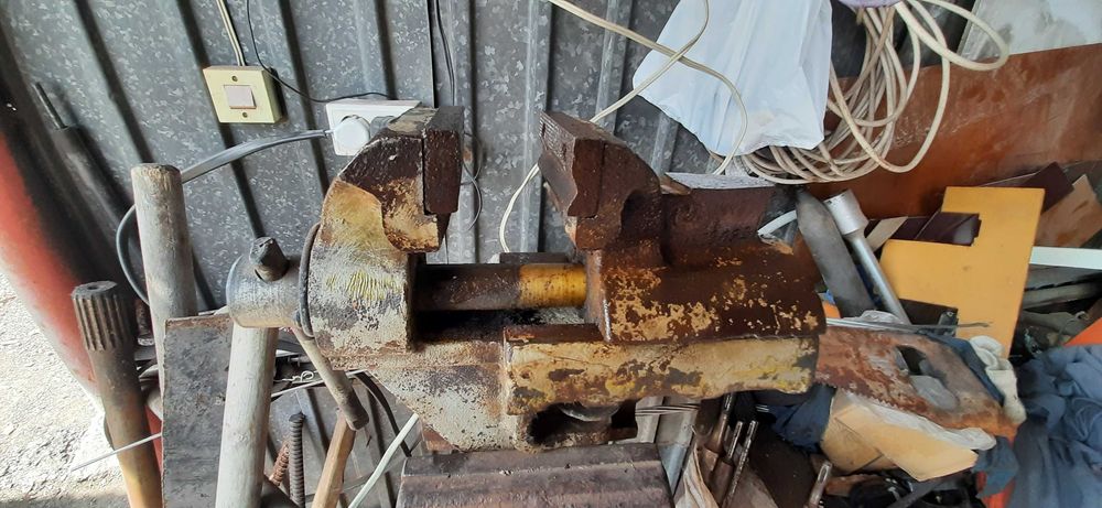 Тиски новые. Производство СССР.