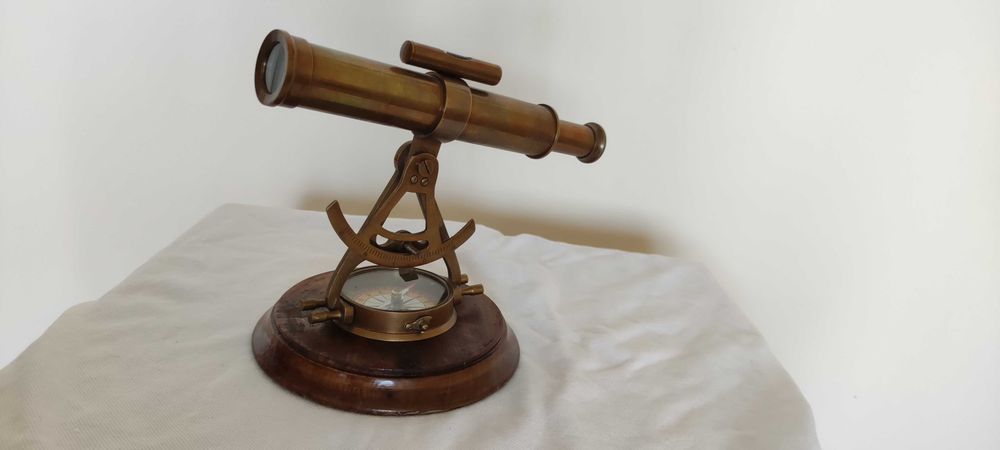 Секстанти и магнитни компаси - реплика