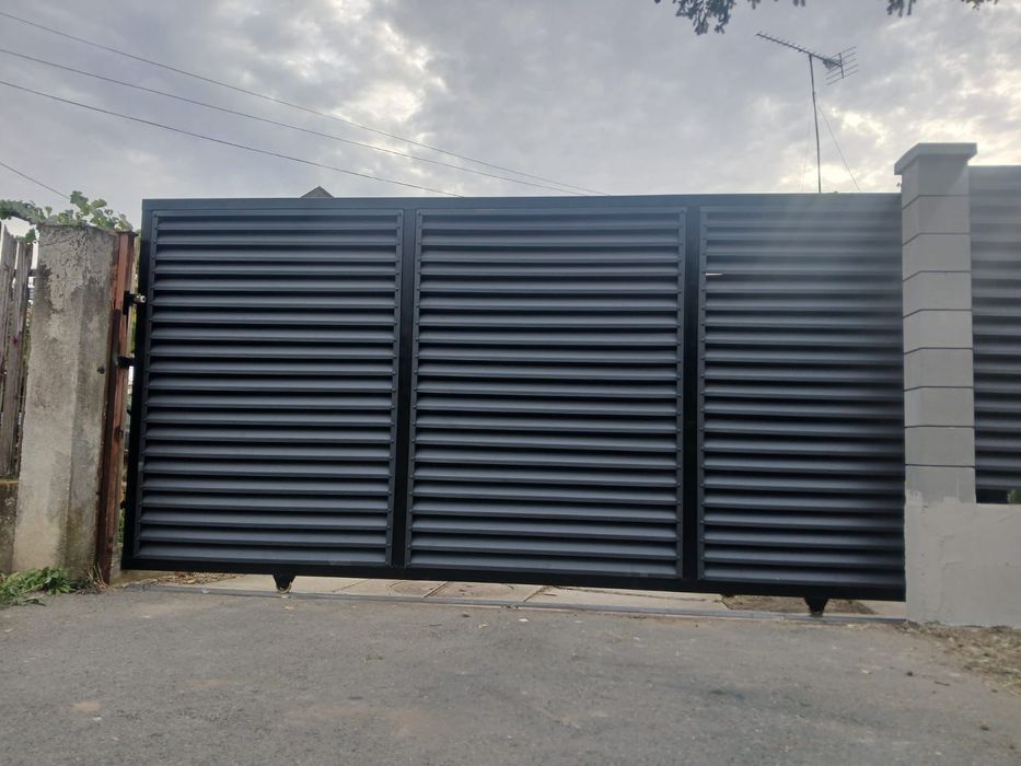 Garduri și porți stil jaluzea șipcă metalică tabla cutata