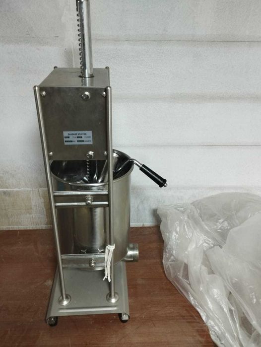 Продам Вакууматор и шприц колбасный