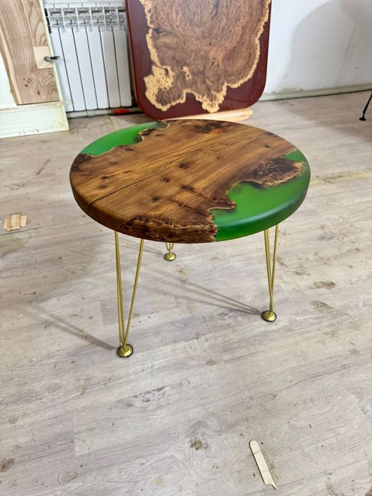 Продаю стол кофейный