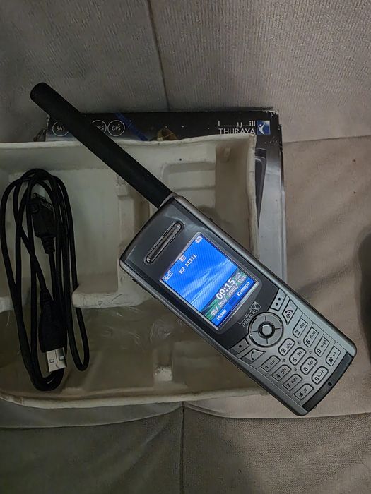 Спутниковый телефон Thuraya