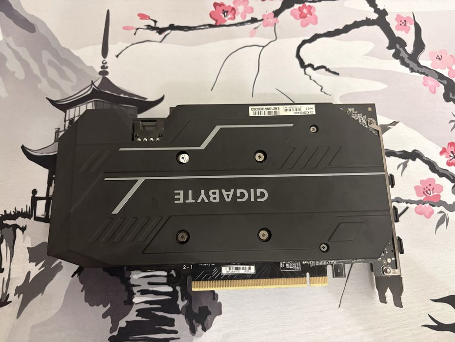 Видеокарта RTX 2060 Gigabyte GDDR6 6GB с коробкой