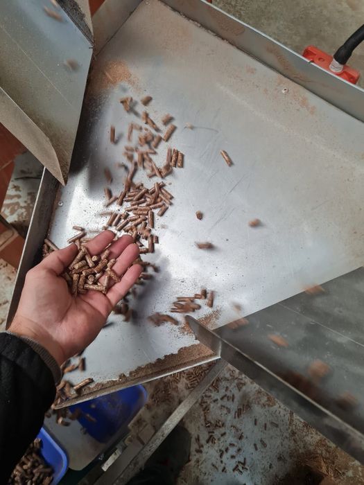 Peleti din rumegus rasinos sau mix stejar si rasinoa