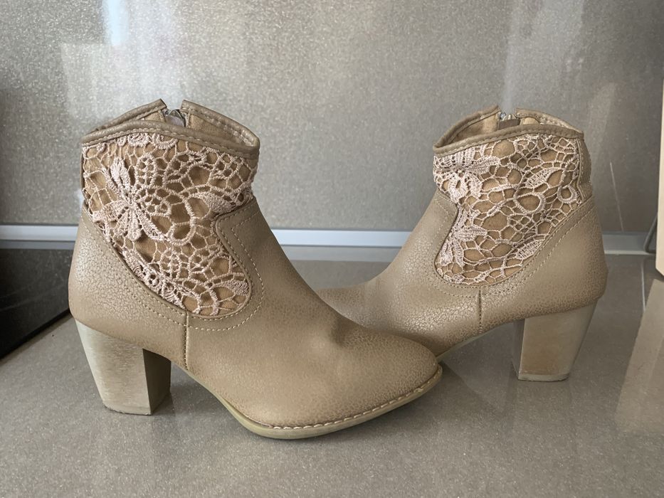 Дамски обувки 2 броя и дамски боти 2 броя