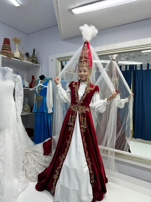 Продам зеркало со студией, а подставка, шкаф